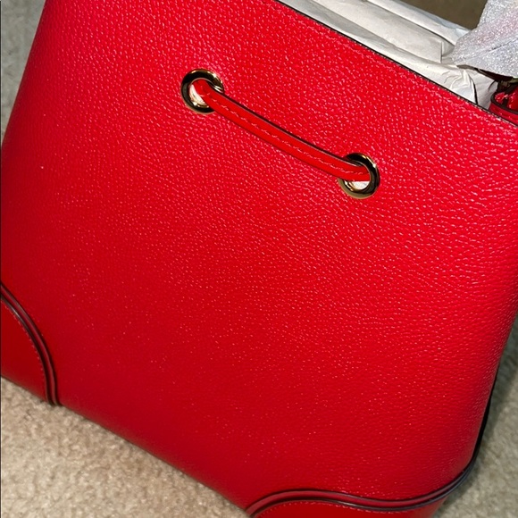 🛑Sold 🛑Michael Kors NWT red pebble leather bucke - Picture 3 of 5